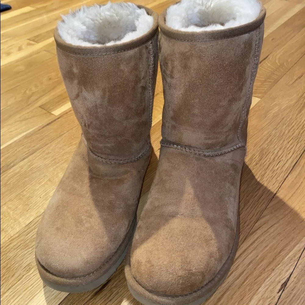 UGG classic short ii